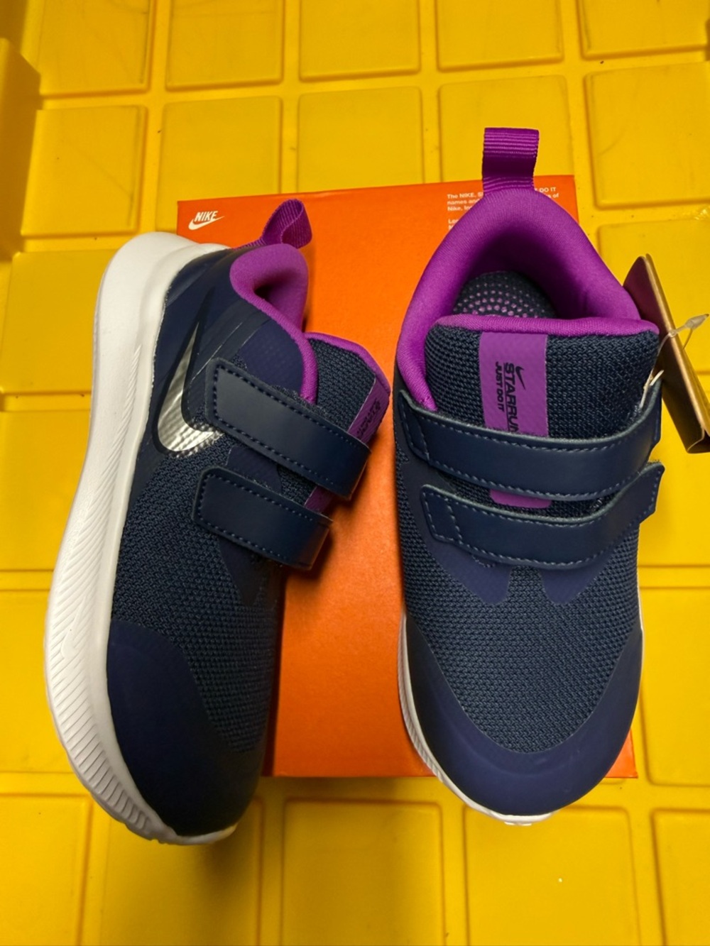 New Nike girls Navy and Purple Sz 10 Hook-and-Loop Shoes